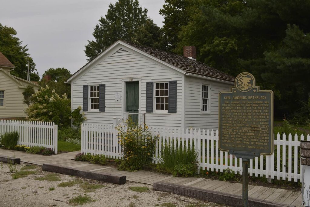 Front of the Carl Sandburg State Historic Site / Wikipedia / Robert Haugland

Link: https://en.wikipedia.org/wiki/Carl_Sandburg_State_Historic_Site#/media/File:Carl_Sandburg_State_Historic_Site_Galesburg_Illinois_USA_09082018_5.jpg