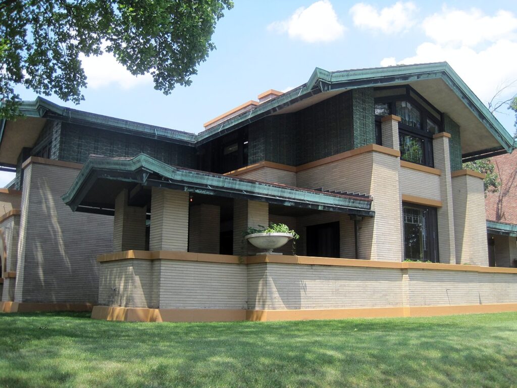 Front picture of the Dana-Thomas House / Wikipedia / Teemu008

Link: https://en.wikipedia.org/wiki/Dana%E2%80%93Thomas_House#/media/File:Susan_Lawrence_Dana_House_(7167054249).jpg