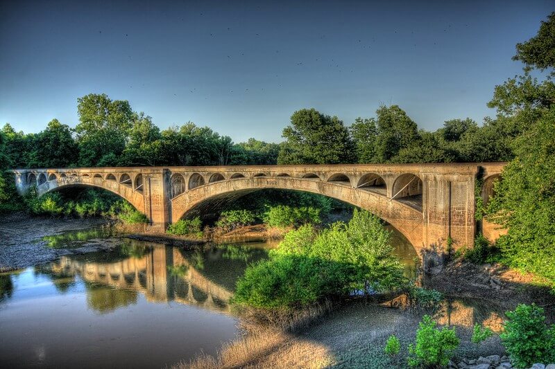 Old Train Bridge over Big Muddy River/ Flickr/ Ahren
Link: https://flickr.com/photos/ahren_d/2670030620