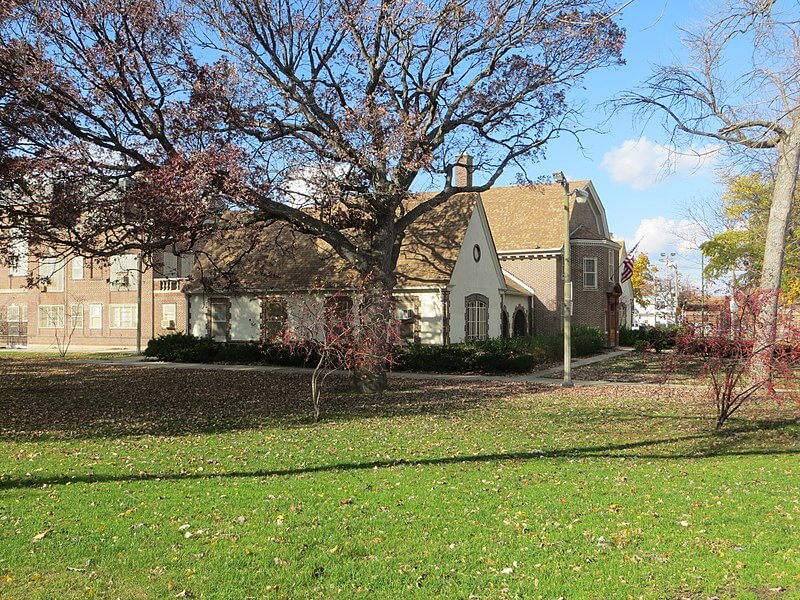 Fieldhouse of Blackhawk Park / Wikimedia Commons / David Wilson
Link: https://commons.wikimedia.org/wiki/File:20151107_33_Blackhawk_Park_Fieldhouse_(32497280881).jpg