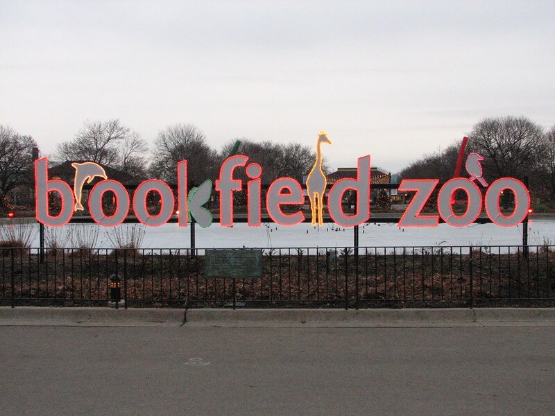 Welcome signage outside The Brookfield Zoo/  Flickr / Matt Stratton
Link: https://flickr.com/photos/mugsy/80523536