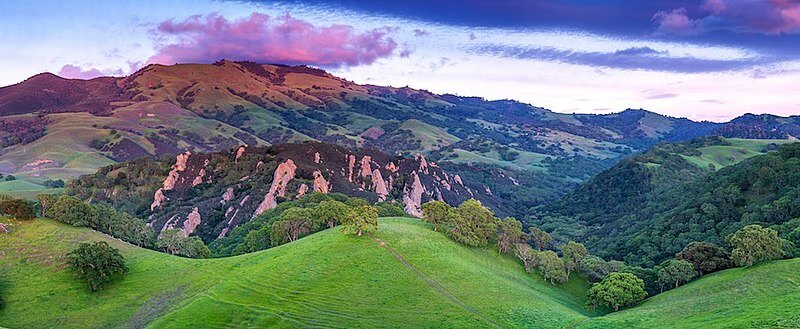 Landscape view of Castle Rock Park / Wikimedia Commons / Andrew Kearns
Link: https://commons.wikimedia.org/wiki/File:Castle_Rock_State_Park_(13531402025).jpg