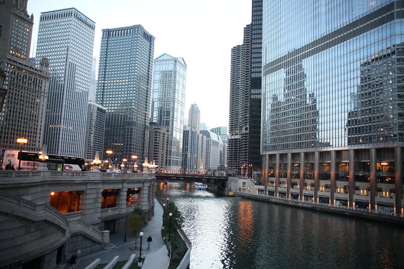 Beautiful view of Chicago Riverwalk / Flickr / Amanda MacArthur
Link: https://flickr.com/photos/punkandbarbies/5168775369