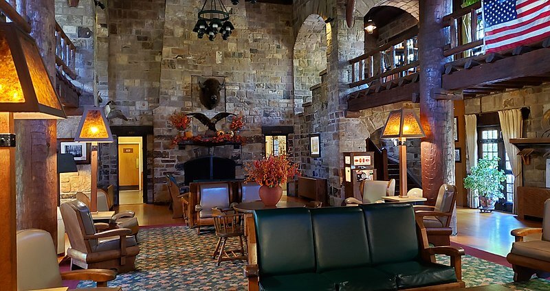 Interior of the Lodge at Giant City State Park / Wikimedia Commons / kbh3rd
Link: https://commons.wikimedia.org/wiki/File:Giant_City_SP_Lodge_interior-20201002T031726.jpg
