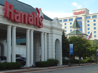 Front view of Harah's Casino and Resort / Flickr / Paul Sableman
Link: https://flickr.com/photos/pasa/6179104675