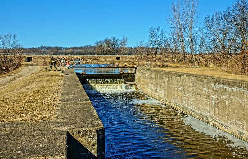 Front view of Hennepin Canal/ Flickr/ Chumlee10
Link: https://flickr.com/photos/chumlee/32836526572