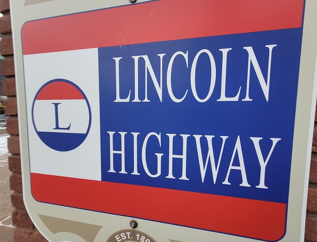 Lincoln Highway marker / Wikipedia / Olthe3rd1 
Link: https://en.wikipedia.org/wiki/Lincoln_Highway#/media/File:Lincoln_Highway_marker,_Canton,_OH.jpg