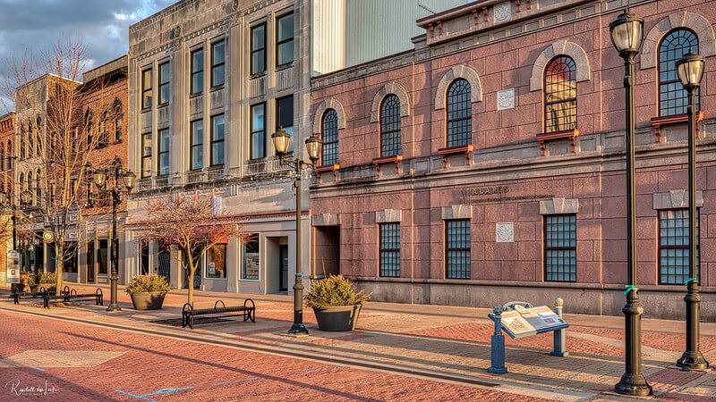 Long Shadows on the Old State Capitol/ Flickr/ Randy Von Linski
Link: https://flickr.com/photos/myoldpostcards/52816725692