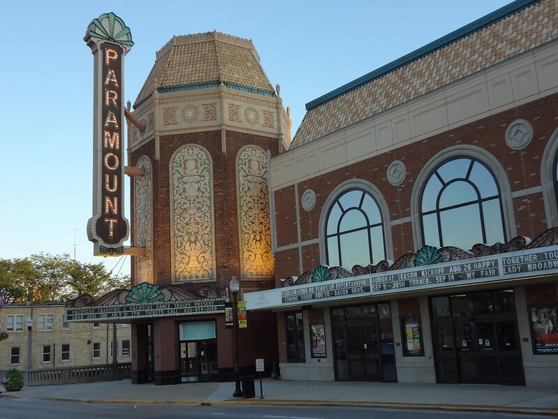 Outside view of the Paramount Theater / Flickr / Paul Sableman
Link: https://flickr.com/photos/pasa/5983398073