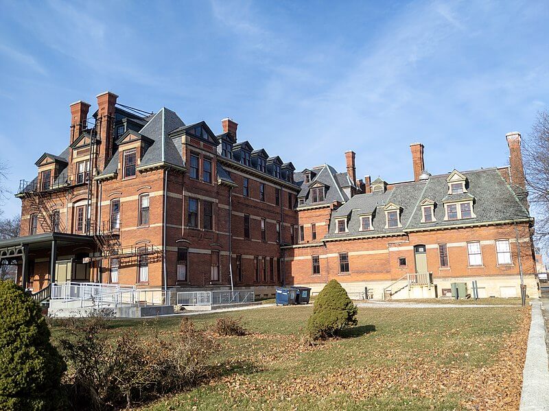 Front view of Pullman National Historic Park / Wikimedia Commons / Matthew Dillon
Link: https://commons.wikimedia.org/wiki/File:Pullman_National_Monument_(50225812176).jpg