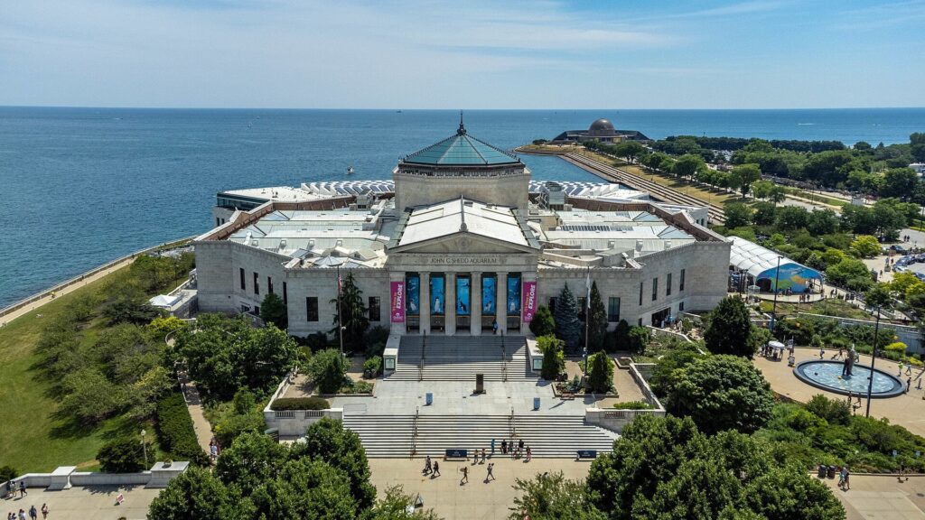 A picture of the Shedd Aquarium looking east / Wikipedia / Sea Cow

Link: https://en.wikipedia.org/wiki/Shedd_Aquarium#/media/File:Shedd_Aquarium_E.jpg