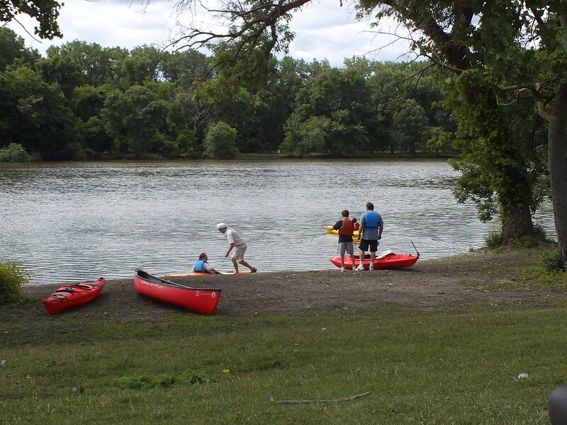 People Getting Ready To Kayak by Skokie Lagoon/ Flickr/ RightBrain
Link: https://flickr.com/photos/rightbrainphotography/3751437738