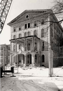 Old Image of The Elgin State Hospital / Wikipedia / Michael A. Dixon
Link: https://en.wikipedia.org/wiki/Elgin_Mental_Health_Center#/media/File:ESH_Center_Bulding.jpg
