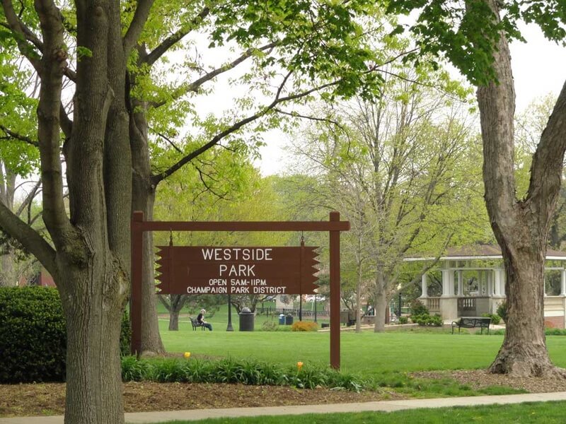 Entrance of West Side Park / Wikimedia Commons / Icoey
Link: https://commons.wikimedia.org/wiki/File:West_Side_Park.jpg