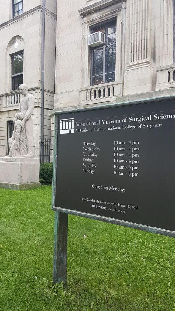 A picture showing the schedule of the International Museum of Surgical Science / Wikimedia Commons / Ciphers 

Link: https://commons.wikimedia.org/wiki/File:International_Museum_of_Surgical_Science.jpg
