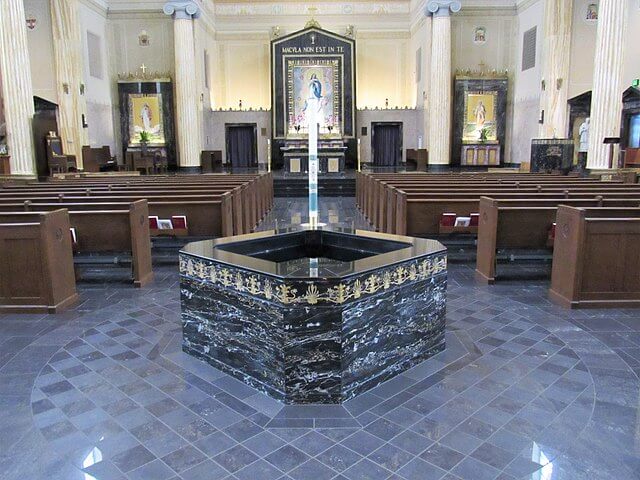 Interior of the Cathedral of the Immaculate Conception / Wikimedia Commons / Farragutful

Link: https://commons.wikimedia.org/wiki/File:Cathedral_of_the_Immaculate_Conception_interior_-_Springfield,_Illinois_07.jpg