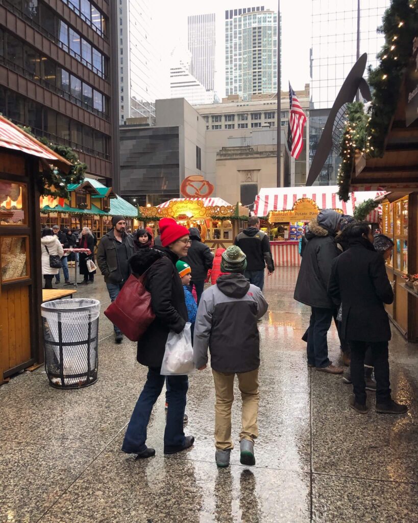 People shopping at Christmas Market / Flickr / Ryan Dickey 

Link: https://flickr.com/photos/meesterdickey/45997039482/in/photolist-2d5ARjS-2c4eyZL-2bLqTr6-q5zZ3K-q5Bowp-dvcJkt-4meADs-hWtA1W-92wbpj-P7NHux-aJRghF-aJQFbv-v7vAr-PM52SD-aJRgK4-hWtAML-6ZHst-7oV64h-7kZomg-8WneAf-8WneAh-dvmpNK-aQjvXt-PG3aq9-ZXmb3R-PNJzKu-QnFzXg-PVMUSG-2o2GF8p-923jdt-Qfktqk-8ZxBcQ-2o2Kv5Q-P7NBJz-2dD28pB-7jdmjD-5Qpg29-5Qk1Je-4fZGB2-7jdnQB-4fZGZZ-PSSTLB-7jhfBW-92waHf-NVb2rG-7jdoEH-4eUXRm-92wiX9-4g4HEE-4eN9vc/