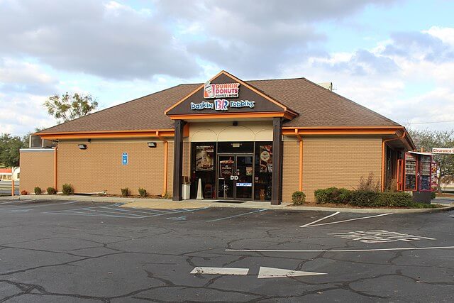 Baskin Robbins Store co-branded with Dunkin' Donuts / Wikipedia / Michael Rivera
Link: https://en.wikipedia.org/wiki/Baskin-Robbins#/media/File:Dunkin'_Donuts_Baskin_Robbins,_Thomasville.jpg