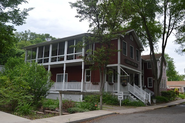 Building at Mill and Selma Streets, Elsah
Wikimedia Commons
Link: https://commons.wikimedia.org/wiki/File:Mill_and_Selma,_Elsah.jpg