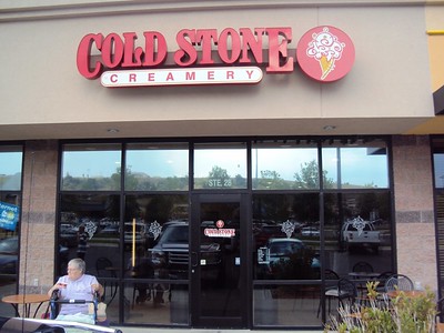 Exterior View of a Coldstone Creamery store / Flickr / David
Link: https://flickr.com/photos/greaterfalls/3893420080/