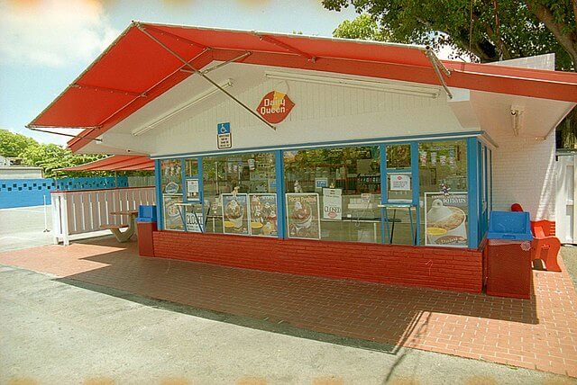 Exterior View of a Dairy Queen store / Wikipedia / Florida Keys
Link: https://en.wikipedia.org/wiki/Dairy_Queen#/media/File:Dairy_Queen,_Key_West,_FL.jpg