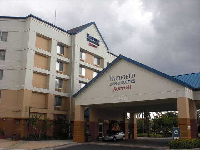 Exterior view of Fairfield Inn & Suites by Marriot / Wikimedia Commons / GinoKolle
Link: https://commons.wikimedia.org/wiki/File:Fairfield_Inn_%26_Suites_by_Marriot_.jpg