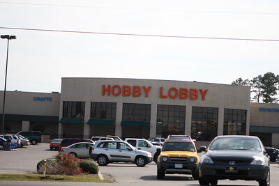 Exterior view of a Hobby lobby store / Flickr / Hattiesburgmemory
Link: https://flickr.com/photos/hattiesburgmemory/3298927456/