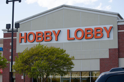 Exterior view of Hobby Lobby building / Flickr / M01229
Link: https://flickr.com/photos/39908901@N06/7066319097