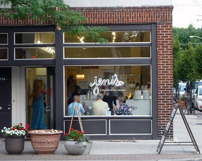 Exterior view of Jeni's Splendid Ice Cream store / Flickr / Jagrap
Link: https://flickr.com/photos/jagrap/3686661441/