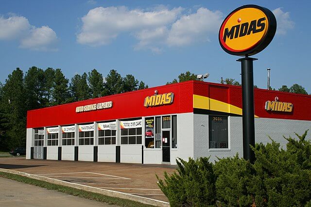 Exterior view of Midas Shop / Wikipedia / Ildar Sagdejev
Link: https://en.wikipedia.org/wiki/Midas_(automotive_service)#/media/File:2008-10-05_Midas_Auto_Service_Experts_in_Durham.jpg