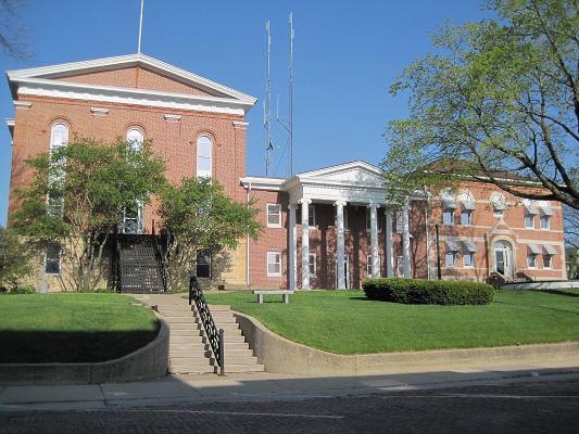 Mount Carroll Courthouse
Wikimedia Commons
Link: https://commons.wikimedia.org/wiki/File:Mount_Carroll_courthouse.jpg