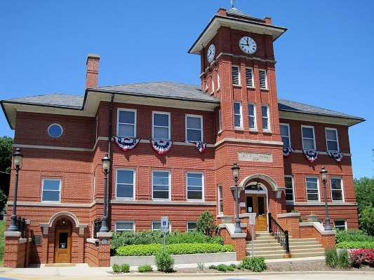 West Dundee Village Hall
Wikimedia Commons
Link: https://commons.wikimedia.org/wiki/File:West_Dundee_Village_Hall_(8738838622).jpg